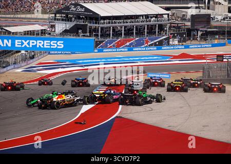 Start des Rennens, Abflug, Unfall, 27 HULKENBERG Nico (ger), Stake F1 Team Kick C45, Action 14 ALONSO Fernando (Spa), Aston Martin F1 Team AMR24, Action Action 04 NORRIS Lando (gbr), McLaren F1 Team MCL39, Action 81 PIASTRI Oscar (aus), McLaren F1 Team mcl39, Action 18 WALK Lance (CAN), Aston Martin F1 Team AMR25, Ferrari LASR25, Ferrari (GASR25), Ferrari lita) Mercedes AMG F1 Team W16, Action während des Formel 1 Grand Prix der Vereinigten Staaten 2025, 19. Runde der FIA Formel 1 wo 2025 Stockfoto