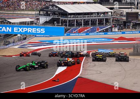 Start des Rennens, Abflug, Unfall, 27 HULKENBERG Nico (ger), Stake F1 Team Kick C45, Action 14 ALONSO Fernando (Spa), Aston Martin F1 Team AMR24, Action Action 04 NORRIS Lando (gbr), McLaren F1 Team MCL39, Action 81 PIASTRI Oscar (aus), McLaren F1 Team mcl39, Action 18 WALK Lance (CAN), Aston Martin F1 Team AMR25, Ferrari LASR25, Ferrari (GASR25), Ferrari lita) Mercedes AMG F1 Team W16, Action während des Formel 1 Grand Prix der Vereinigten Staaten 2025, 19. Runde der FIA Formel 1 wo 2025 Stockfoto