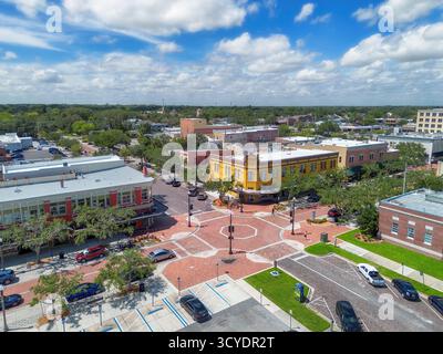 Blick aus der Vogelperspektive auf die historische Innenstadt von Sanford von A Drone, Sanford, Florida, USA. Stockfoto