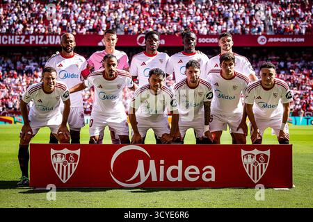 Sevilla, Espagne. Oktober 2025. Team von Sevilla FC während des spanischen Meisterschaftsspiels LaLiga zwischen Sevilla FC und RCD Mallorca am 18. Oktober 2025 im Estadio Ramon Sanchez Pizjuan in Sevilla, Spanien - Foto Rafael Roman/Matthieu Mirville/DPPI Credit: DPPI Media/Alamy Live News Stockfoto