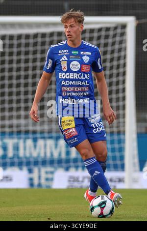 Österreichisches Bundesliga-Fußballspiel zwischen Grazer AK 1902 und TSV Hartberg. Intensive Action, Emotionen und Teamwork auf dem Platz in Graz. Ein aufregendes Spiel mit österreichischen Fußballtalenten, leidenschaftlichen Fans und aufregenden Momenten unter den Lichtern des Stadions. Stockfoto