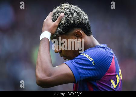 Barcelona, Espagne. Oktober 2025. Lamine YAMAL von Barcelona während des spanischen Meisterschaftsspiels der LaLiga zwischen dem FC Barcelona und Girona FC am 18. Oktober 2025 bei Estadi Olimpic Lluis Companys in Barcelona, Spanien - Foto Sergio Ros/Matthieu Mirville/DPPI Credit: DPPI Media/Alamy Live News Stockfoto