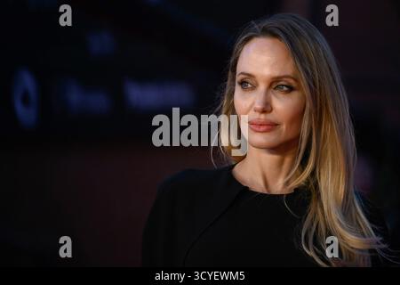 Rom, Italien. Oktober 2025. Angelina Jolie besucht den roten Teppich „Couture“ während des 20. Rom Film Festivals im Auditorium Parco della Musica in Rom (Italien) am 18. Oktober 2025. Quelle: Insidefoto/Alamy Live News Stockfoto