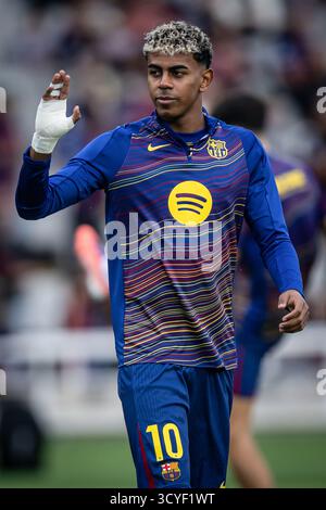 Barcelona, Spanien. Oktober 2025. Lamine Yamal (FC Barcelona) gibt Gesten während eines La Liga EA Sports Spiels zwischen dem FC Barcelona und Girona FC bei Estadi Olimpic Lluís Companys. Endstand: FC Barcelona 2:1 Girona FC Credit: SOPA Images Limited/Alamy Live News Stockfoto
