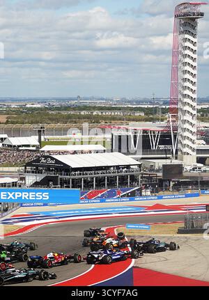 Austin, USA. Oktober 2025. McLarens britischer Fahrer Lando Norris (3. R, TOP) und McLarens australischer Fahrer Oscar Piastri (2. R, TOP) sind am 18. Oktober beim Sprint-Rennen des Formel-1-Grand Prix in Austin, Texas, USA, beteiligt. 2025. Vermerk: Wu Xiaoling/Xinhua/Alamy Live News Stockfoto