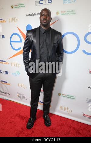 Santa Monica, Kalifornien, USA. Oktober 2025. Nfagie Koroma nimmt an der Spendengala „Building Bridges to Brighter Tomorrows“ im Santa Monica Bay Women's Club in Santa Monica, Kalifornien, Teil. Quelle: Sheri Determan/Alamy Live News Stockfoto