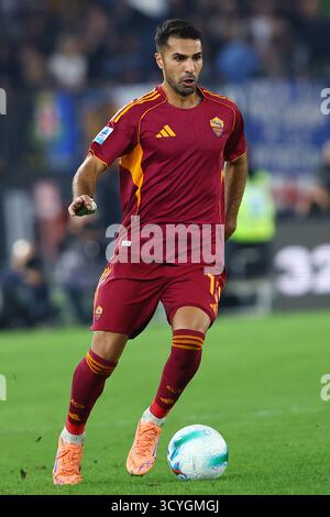 Rom, Italien. Oktober 2025. Zeki Celik von Roma während des italienischen Meisterschaftsspiels Serie A zwischen AS Roma und FC Internazionale am 18. Oktober Stockfoto