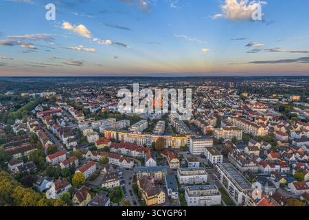 Herrlicher Sonnenaufgang im Spätsommer über Augsburg in Bayerisch-Schwaben Stockfoto