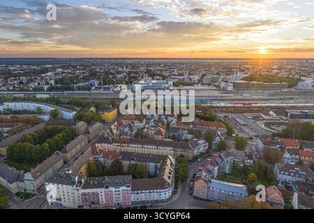 Herrlicher Sonnenaufgang im Spätsommer über Augsburg in Bayerisch-Schwaben Stockfoto