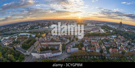 Herrlicher Sonnenaufgang im Spätsommer über Augsburg in Bayerisch-Schwaben Stockfoto