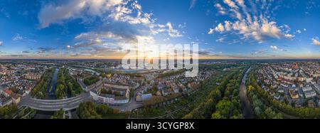 Herrlicher Sonnenaufgang im Spätsommer über Augsburg in Bayerisch-Schwaben Stockfoto