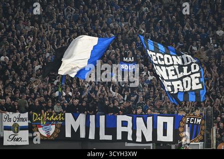 Rom, Italien. Oktober 2025. Fans von F.C. Inter am 7. Tag der Serie A Meisterschaft zwischen A.S. Roma und F.C. Inter im Olympiastadion am 18. Oktober 2025 in Rom, Italien. Quelle: Unabhängige Fotoagentur/Alamy Live News Stockfoto