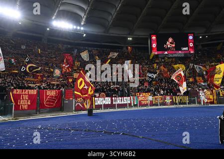 Rom, Italien. Oktober 2025. Anhänger der A.S. Roma der 7. Tag der Serie A Meisterschaft zwischen A.S. Roma und F.C. Inter im Olympiastadion am 18. Oktober 2025 in Rom, Italien. Quelle: Unabhängige Fotoagentur/Alamy Live News Stockfoto