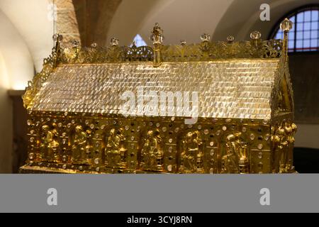 Godehardschrein, Hildesheimer Dom oder hohe Domkirche St. Mariä Himmelfahrt im Stil der Vorromanik, Kathedrale des römisch-katholischen Bistum Hildesheim, UNESCO-Weltkulturerbe, Hildesheim, Niedersachsen, Deutschland *** Godehard-Heiligtum, Hildesheimer Dom oder hohe Domkirche St. Marys Himmelfahrt im vorromanischen Stil, Kathedrale des römisch-katholischen Bistums Hildesheim, UNESCO-Weltkulturerbe, Hildesheim, UNESCO-Weltkulturerbe, Hildesheim, Hildesheim, Hildesheim, Niedersachsen, Niedersachsen, Deutschland Stockfoto