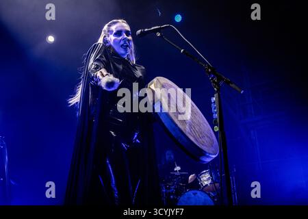 Kopenhagen, Dänemark. Oktober 2025. Der färöische Sänger, Songwriter und Musiker Eivor gibt ein Live-Konzert in Poolen Kopenhagen. Stockfoto