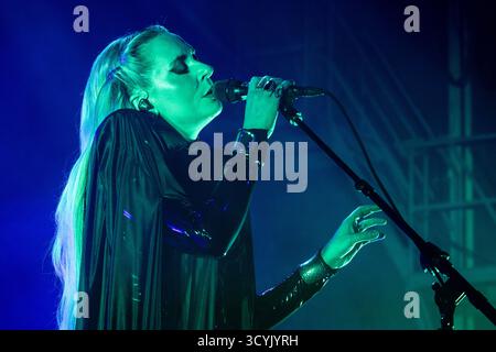 Kopenhagen, Dänemark. Oktober 2025. Der färöische Sänger, Songwriter und Musiker Eivor gibt ein Live-Konzert in Poolen Kopenhagen. Stockfoto