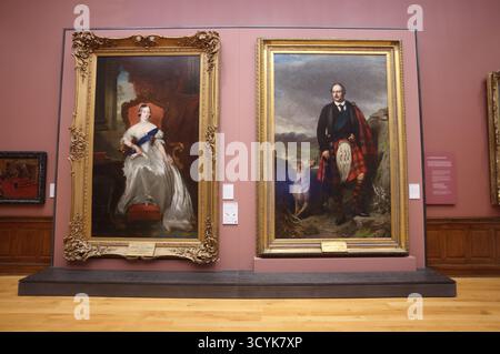 Die Aberdeen Art Gallery wurde 1884 in einem von Alexander Marshall Mackenzie entworfenen Gebäude gegründet und wurde 1905 mit einem Skulpturenfeld in Schottland, Großbritannien, errichtet Stockfoto