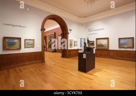 Die Aberdeen Art Gallery wurde 1884 in einem von Alexander Marshall Mackenzie entworfenen Gebäude gegründet und wurde 1905 mit einem Skulpturenfeld in Schottland, Großbritannien, errichtet Stockfoto