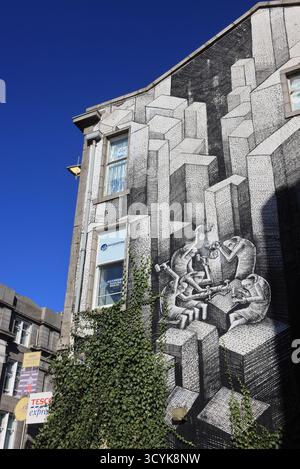 Street Art in der Union Street, Teil der pulsierenden Street Art Szene der Stadt, stark beeinflusst durch das jährliche Nuart Aberdeen Festival, NE Schottland, Großbritannien Stockfoto