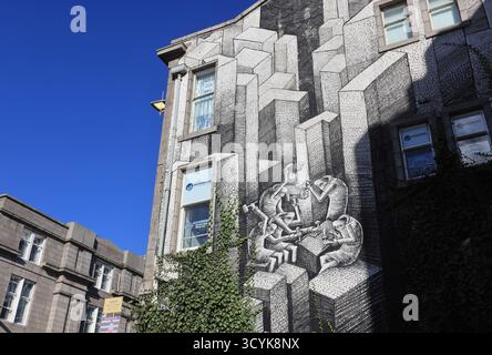 Street Art in der Union Street, Teil der pulsierenden Street Art Szene der Stadt, stark beeinflusst durch das jährliche Nuart Aberdeen Festival, NE Schottland, Großbritannien Stockfoto