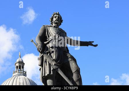 Die Statue von Braveheart William Wallace, einem schottischen Ritter, einer der wichtigsten Führer während des ersten schottischen Unabhängigkeitskrieges, wurde 1305 gefangen genommen. Stockfoto