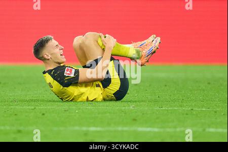 Nico Schlotterbeck von Dortmund im Spiel FC BAYERN München - BORUSSIA DORTMUND 2-1 am 18. Oktober 2025 in der Allianz Arena München. Saison 2026/2026, 1.Bundesliga, FCB, Spieltag 7, Fotograf: ddp-Bilder / STAR-Bilder - DFL-VORSCHRIFTEN VERBIETEN JEDE VERWENDUNG VON FOTOGRAFIEN als BILDSEQUENZEN und/oder QUASI-VIDEO - Stockfoto