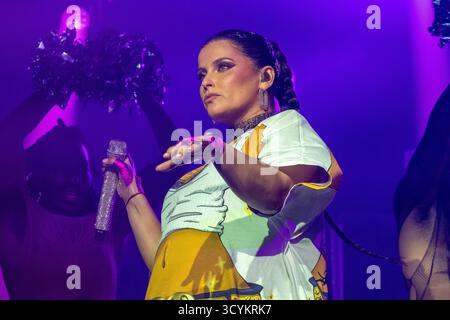 Manchester, Greater Manchester, Großbritannien. August 2025. Nelly Furtado singt im Mayfield Depot während Manchester Pride 2025. Manchester Pride bereitet sich auf die Eingabe von Verwaltungsberichten vor. „The Mill“. Manchester Pride Ltd. Hat Berichten zufolge kein Geld mehr und kann seine Rechnungen nicht mehr bezahlen. Nach Angaben des Kuratoriums ist Manchester Pride derzeit dabei, mit unseren Rechts- und Finanzberatern den besten Weg für die Zukunft zu finden.“ Ziel ist es, bis Mittwoch, den 22. Oktober, zusätzliche Mitteilungen bereitzustellen. In diesem Jahr waren Nelly Furtado, Olly Alexander und T zu sehen Stockfoto