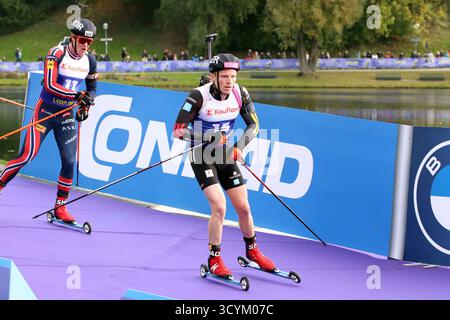 München, Deutschland. Oktober 2025. Biathlon, IBU Biathlon Loop One Festival 2025, 19.10.2025, Saisoneröffnung, Men Super Sprint Final Image: Fratzscher, Lucas (GER, #15), Soerum, Vebjoern (NOR, #11) Credit: dpa/Alamy Live News Stockfoto