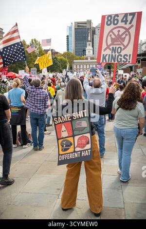 No Kings protestieren am 18. Oktober 2025 in Philadelphia, Pennsylvania, USA Stockfoto