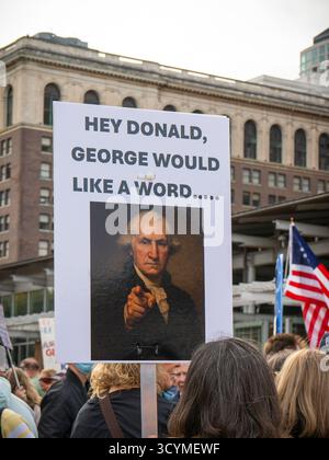 No Kings protestieren am 18. Oktober 2025 in Philadelphia, Pennsylvania, USA Stockfoto