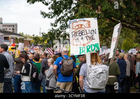 No Kings protestieren am 18. Oktober 2025 in Philadelphia, Pennsylvania, USA Stockfoto