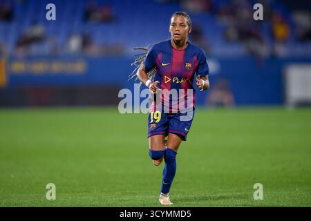 Barcelona, Esp. Oktober 2025. FC BARCELONA GEGEN GRANADA CF. 19. Oktober 2025 Vicky Lopez (19) vom FC Barcelona während des Spiels zwischen dem FC Barcelona und Granada CF, das dem achten Tag der La Liga F Moeve im Johan Cruyff Stadium in Barcelona am 19. Oktober 2025 entspricht. Quelle: Rosdemora/Alamy Live News Stockfoto