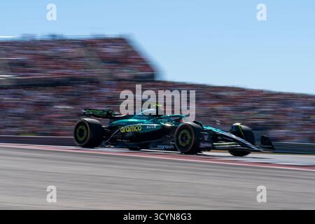 Austin, Usa. Oktober 2025. Der spanische Formel-1-Pilot Fernando Alonso von Aston Martin im Einsatz beim Formel-1-Grand-Prix der Vereinigten Staaten auf dem Circuit of the Americas in Austin, Texas am Sonntag, den 19. Oktober 2025. Foto: Greg Nash/UPI Credit: UPI/Alamy Live News Stockfoto