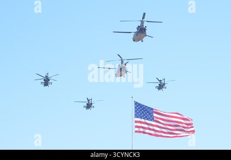 19. Oktober 2025, Circuit of the Americas, Austin, FORMEL 1 MSC CRUISES UNITED STATES GRAND PRIX 2025, im Bild fliegen Kampfhubschrauber über die Austin Rennstrecke. Stockfoto