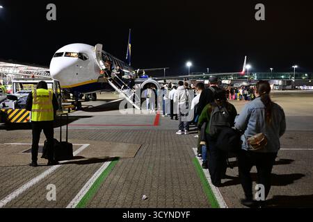 London, Vereinigtes Königreich, 10. Oktober 2025. An Bord Einer Boeing 737 von Ryanair am Flughafen Stansted. Stockfoto