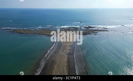 Uvita Beach Whale Tail, Costa Rica – Blick auf den Marino Ballena Nationalpark aus der Luft Stockfoto