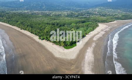 Uvita Beach – malerische Küste und Ozean in Costa Rica Stockfoto