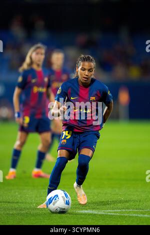 Sant Joan Despi, Spanien, 19. Oktober 2025. FC Barcelona Spielerin (19) Vicky Lopez während des LigaF-Spiels zwischen dem FC Barcelona und Granada FC im Johan Cruyff Stadium, Sant Joan Despi, Spanien, am 19. Oktober 2025. Quelle: Joan Gosa/Alamy Live News Stockfoto