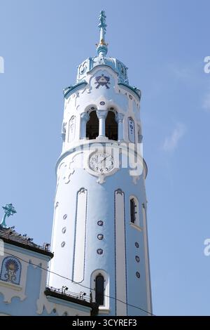 Bratislava, Slowakei, 3. september 2024: Kirche St. Elisabeth, allgemein bekannt als Blaue Kirche Stockfoto
