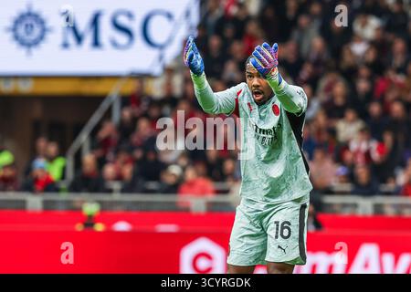 Mike Maignan vom AC Mailand Gesten während des Fußballspiels der Serie A 2025/26 zwischen AC Mailand und ACF Fiorentina im San Siro Stadion in Mailand Stockfoto