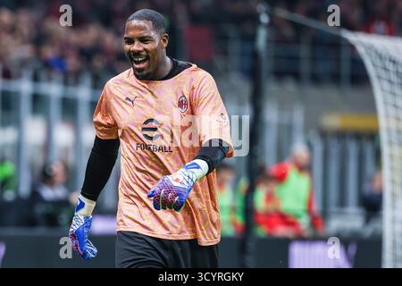 Mike Maignan vom AC Milan reagierte 2025/26 beim Fußballspiel der Serie A zwischen AC Milan und ACF Fiorentina im San Siro Stadion in Mailand Stockfoto