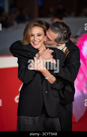 Rom, Italien - 18. Oktober 2025: Jasmine Trinca und Filippo Timi nehmen am roten Teppich „Gli Occhi degli Altri“ während des 20. Rom Film Festivals im Auditorium Parco Della Musica teil. Stockfoto
