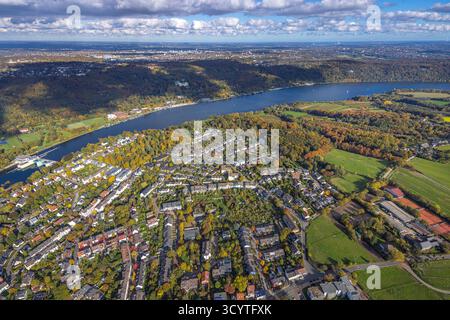 Luftbild, Ortsansicht Ortsteil Werden, Baldeneysee mit Stauwehr RWE Wasserkraftwerk Baldeney, Golfplatz Golfriege ETUF e.V. und Tennisplätze, herbstliche Bäume an der Freiherr-vom-Stein-Straße, Werden, Essen, Ruhrgebiet, Nordrhein-Westfalen, Deutschland ACHTUNGxMINDESTHONORARx60xEURO *** Luftsicht, Ortsteil Werden, Baldeneysee mit Wehr RWE Wasserkraftwerk Baldeney, Golfplatz Golfriege ETUF e V und Tennisplätze, Herbstbäume bei Freiherr vom Stein Straße, Werden, Essen, Ruhrgebiet, Nordrhein-Westfalen, Deutschland ATTENTIONxMINDESTHONORARx60xEURO Stockfoto