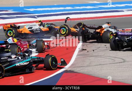 McLaren's Lando Norris und Oscar Piastri stürzen beim Sprint-Rennen am Samstag auf dem Circuit of the America ab Der große Preis der Vereinigten Staaten findet sonntags um 14:00 Uhr statt. Stockfoto
