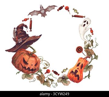 Runder Halloween-Kranz - Kürbis, Hexenhut, Geist, Süßigkeiten, Süßigkeiten, Blätter, grüne Zweige, Fledermaus. Vintage Aquarellillustration auf weißem Hintergrund. Stockfoto
