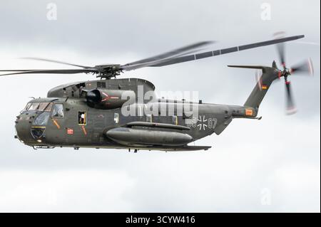 Ein Sikorsky CH-53 Seehengst Helikopter aus dem Hubschrauberflügel 64 der Deutschen Luftwaffe. Stockfoto