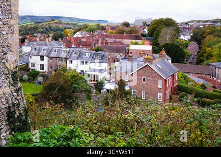 Lewes blickt von der Burg aus südwestlich mit Ashcombe Windmill in der Ferne Stockfoto
