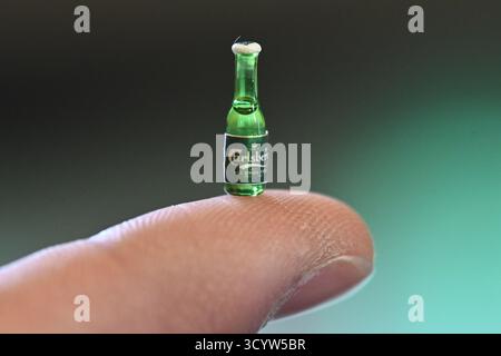 STOCKHOLM, SCHWEDEN 20251020Carlsberg hat das kleinste Bier der Welt geschaffen – ein alkoholfreies Symbol der Mäßigung seit 150 Jahren steht Carlsberg für bahnbrechende Innovation und Forschung. Nun macht das Unternehmen mit Hilfe des
