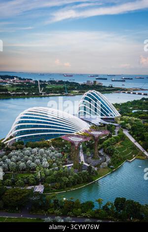 Singapur - 19. Oktober 2018: Die wunderschön gestaltete Esplanade Concert Hall wurde von der beliebten tropischen Frucht der Stadt, dem Durian, inspiriert. Stockfoto