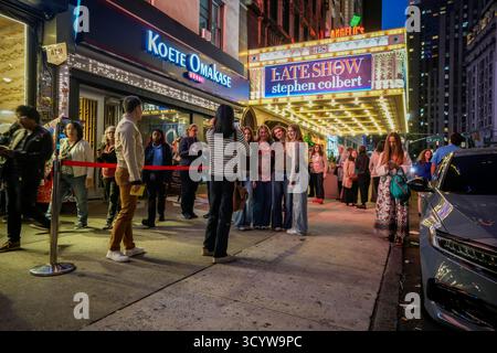 Das Ed Sullivan Theater entzieht das Publikum der abgebrochenen The Late Show mit Stephen Colbert nach der Aufnahme am Mittwoch, 1. Oktober 2025. (© Richard B. Levine) Stockfoto